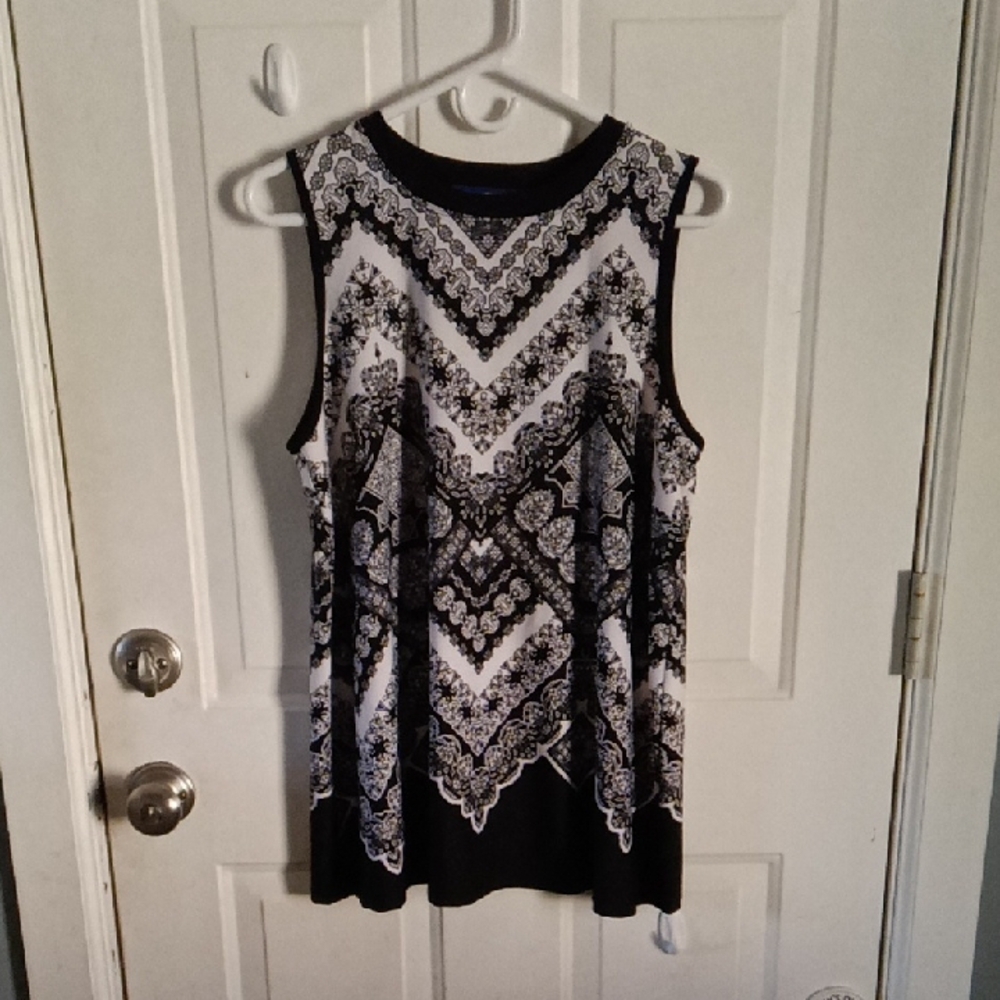 Apt. 9 Black and White Geometric Tank Top